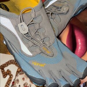 ▪️🌹▪️• VIBRAM x Five Finger Vibes • 🌹▪️🌹